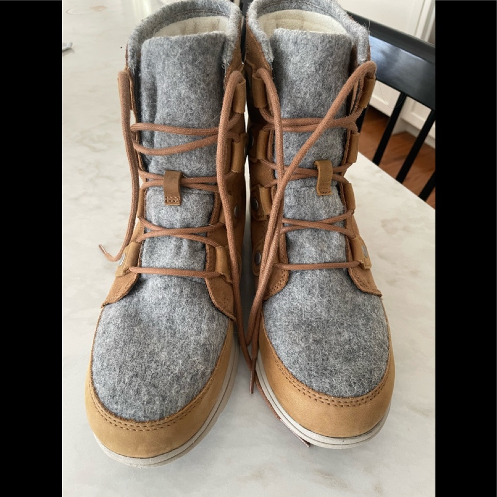 Like new sorel boots. 9.5